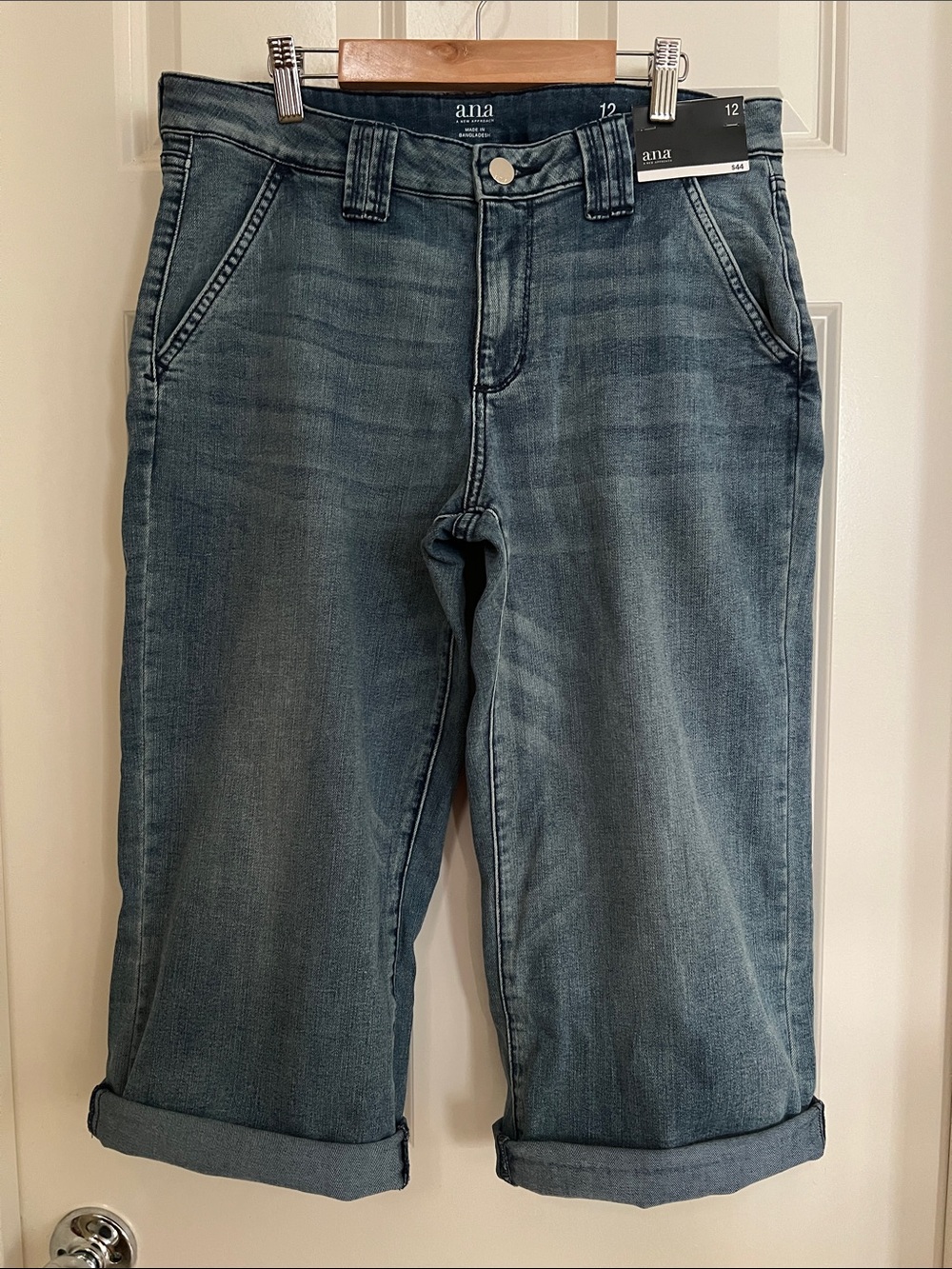 a.n.a Women's Medium Wash Blue Boyfriend Crop Jeans